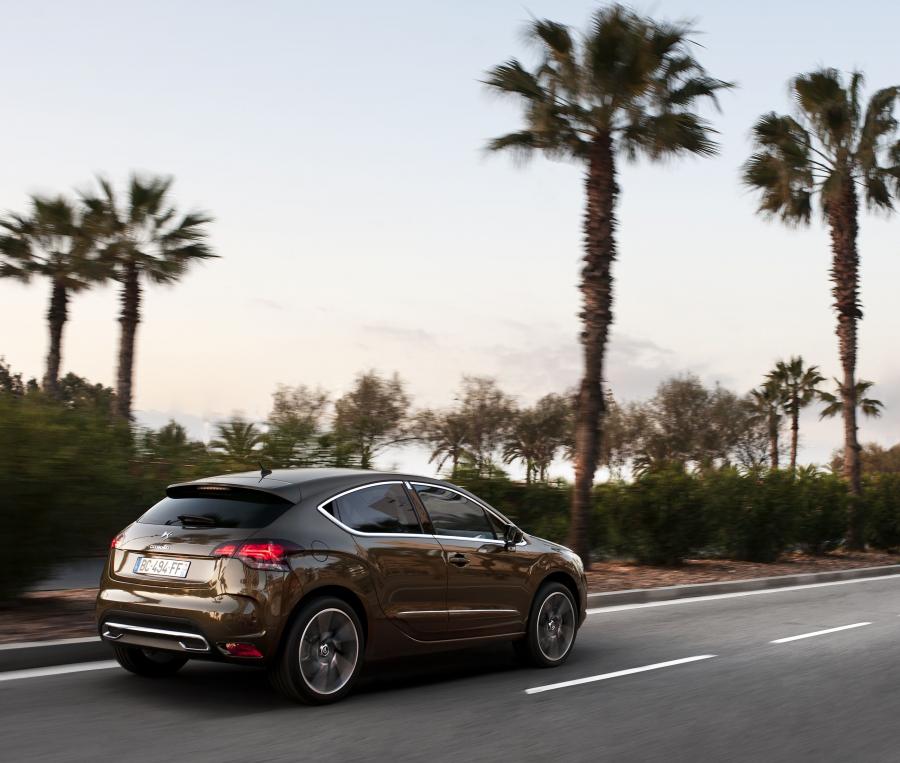  Citroen DS4 2010 года  (фото 54 из 143)